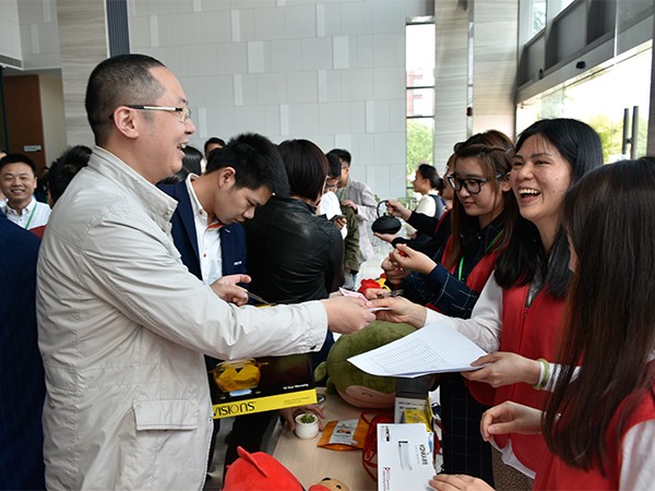 2017年“愛心義賣、健康樂跑”